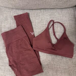 Oner Active - Effortless Leggings and Timeless Bra Set in color Berry